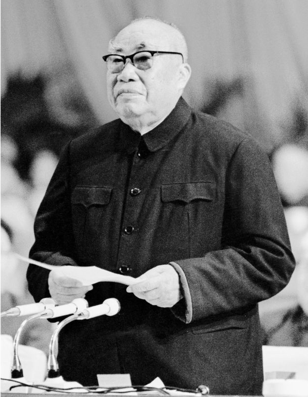 她21岁嫁给朱德，却只做了五年夫妻，婚姻破碎后