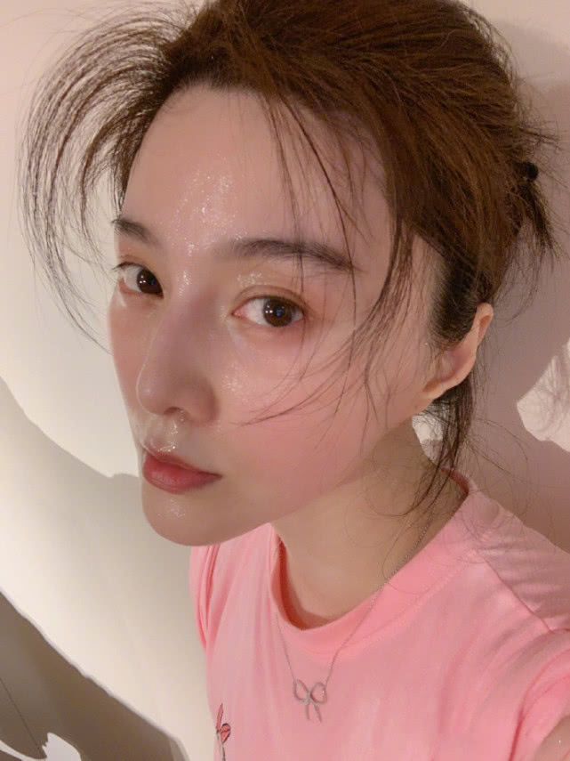 准备复出？范冰冰晒粉嫩素颜健身照，脸型瘦了