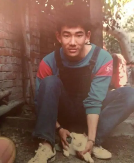 赌钱输光后，回家路上他越想越气，写下一首歌