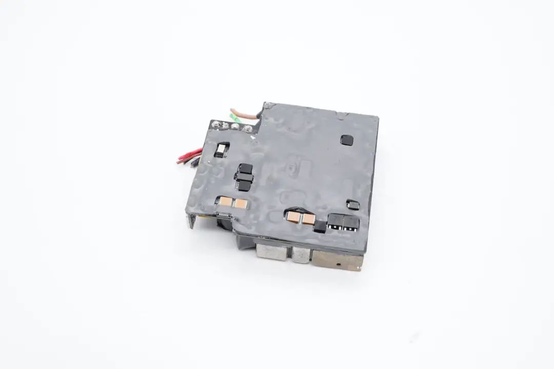 华硕最强游戏本标配300W电源，内置4颗氮化镓，内部结构揭晓