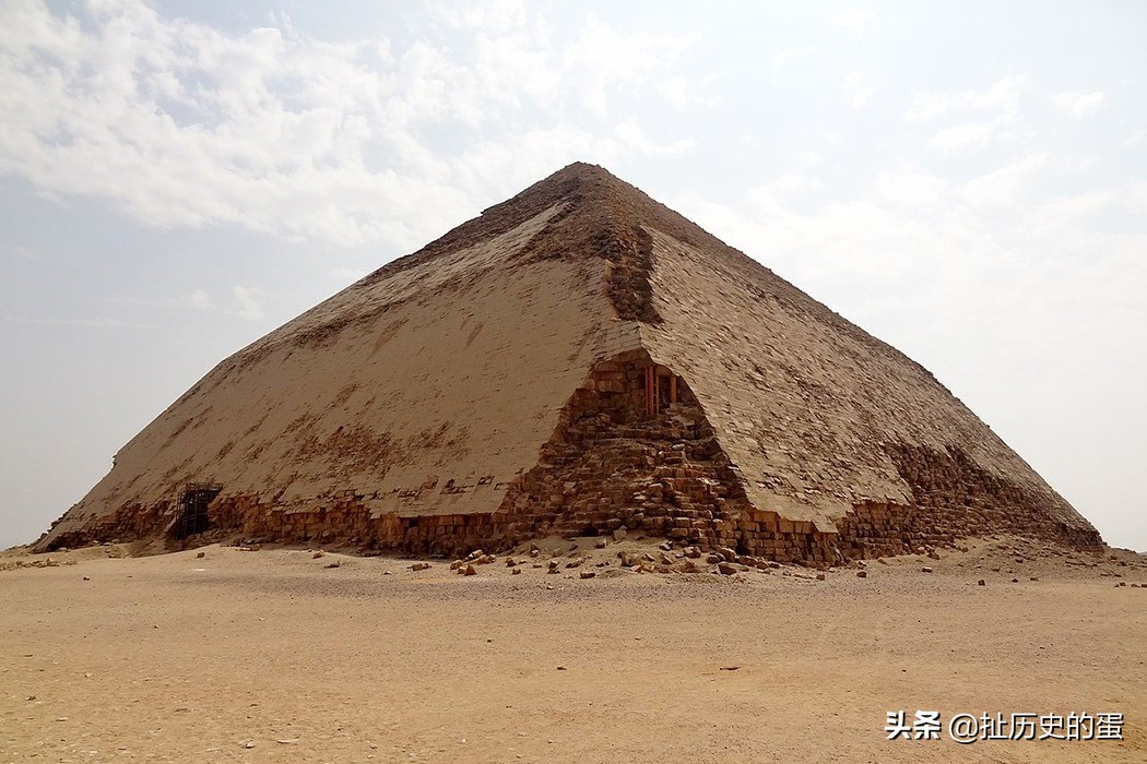金字塔的历史与来源，它由谁而建，又是如何建成的？