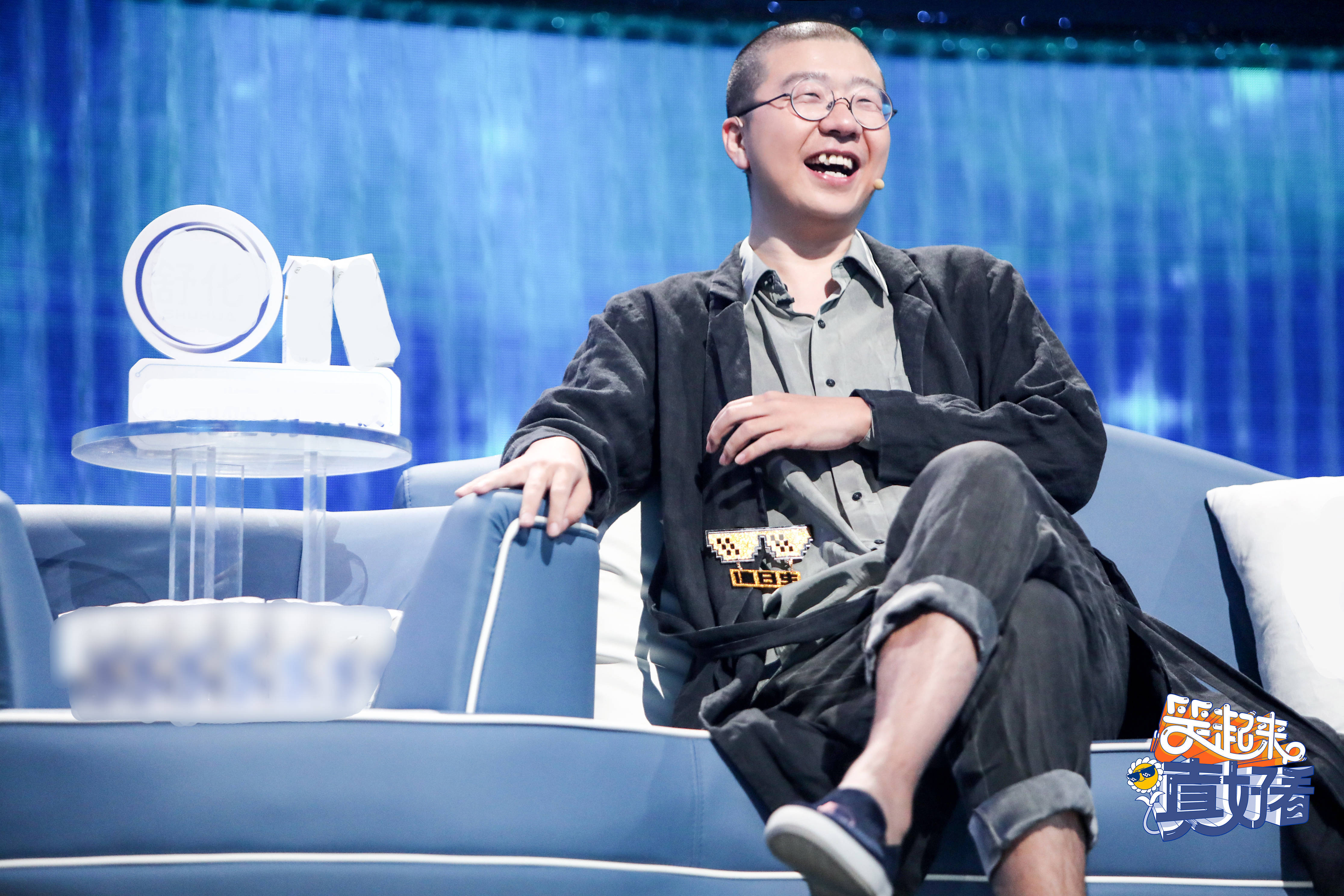 有谢娜沈腾李诞加盟，新节目《笑起来真好看》