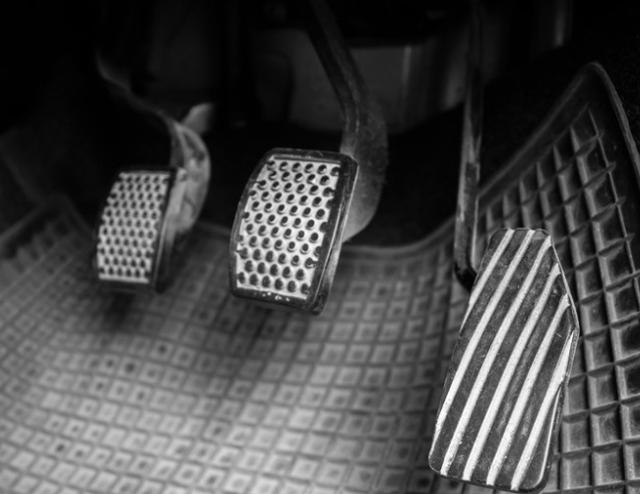 \"无论开车技术高低，建议跑高速前养成4大习