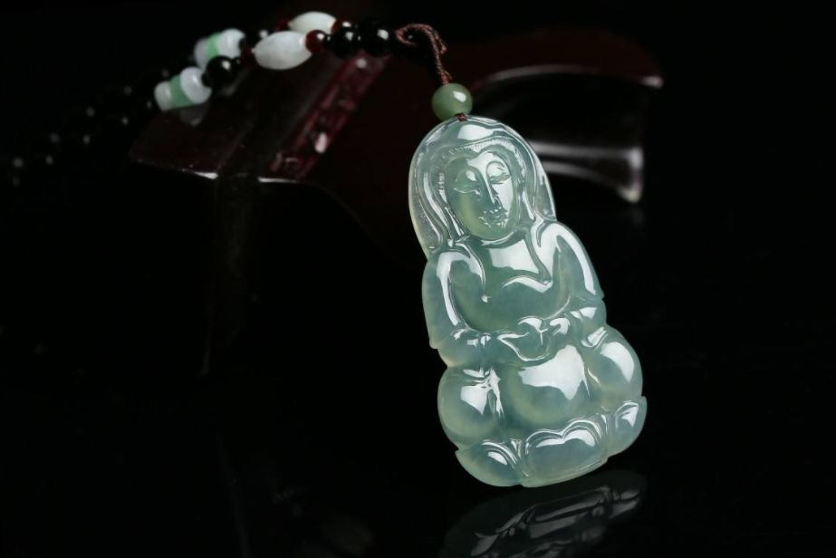 别戴金项链了，有内涵的男人都戴这5种饰品，分分钟帅出新高度！