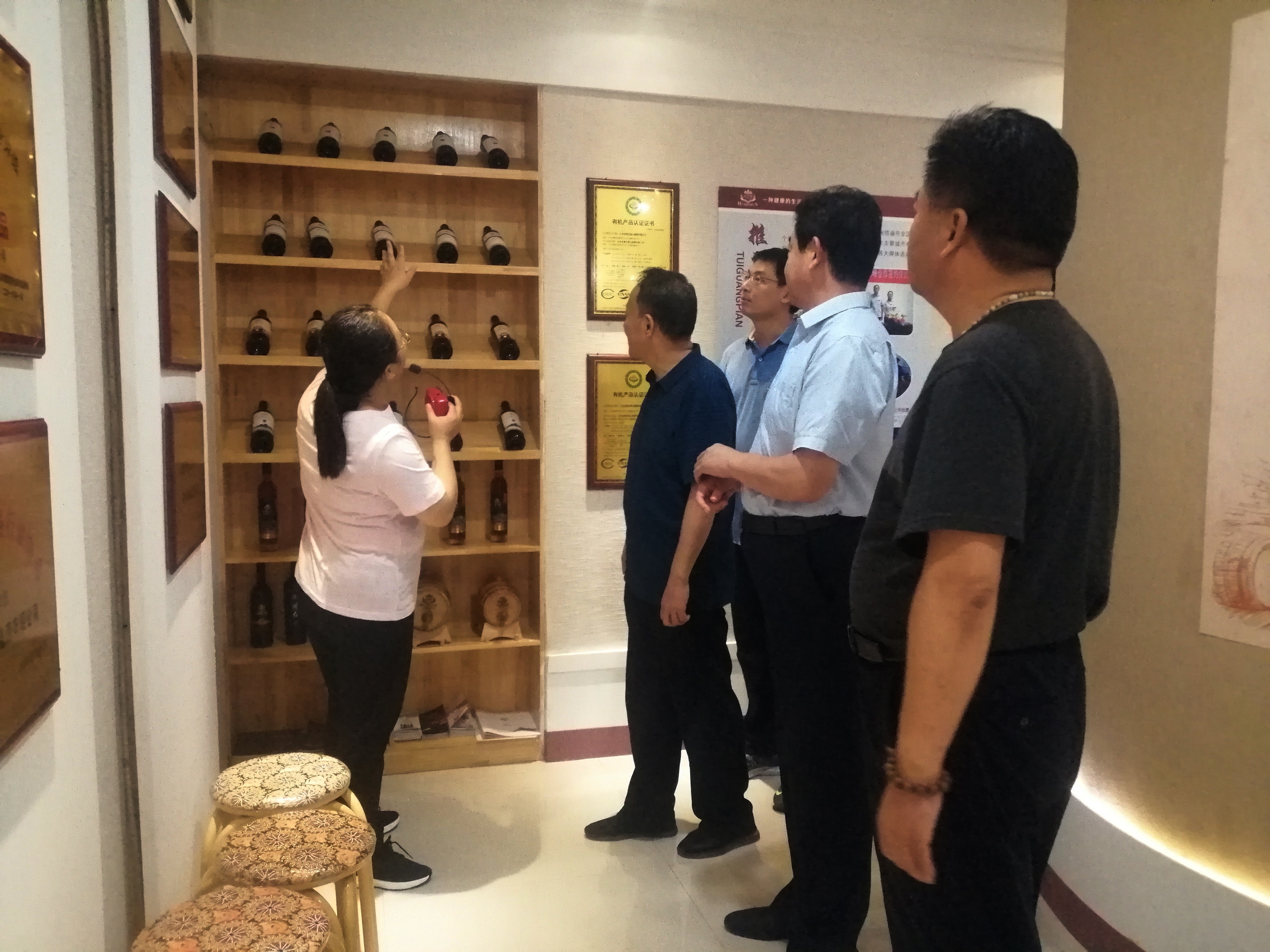 东营市利津县政协领导莅临皇尊庄园参观考察