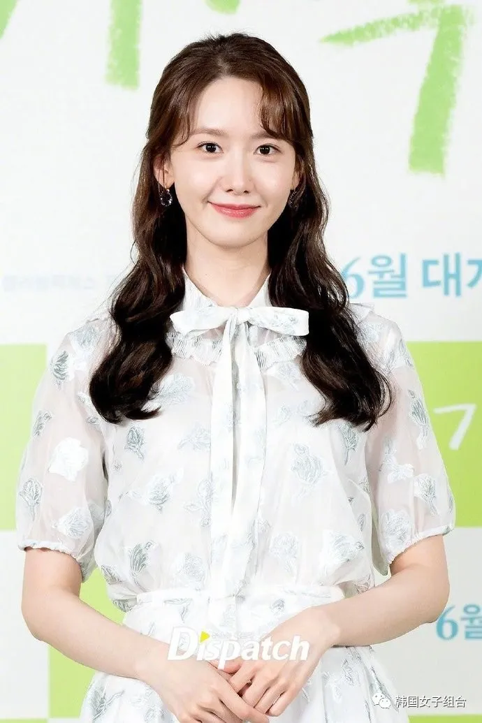 就仿佛感受到温暖明媚的春天,这位女团爱豆的电影发布会照片
