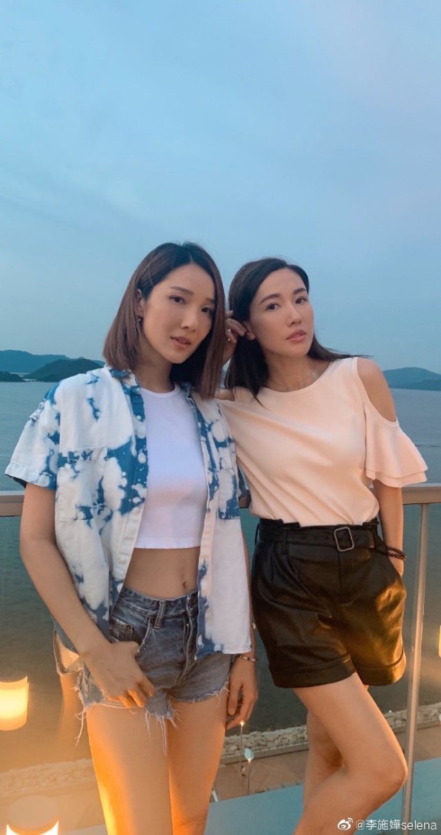 李亚男赞女儿拍照似专业模特，2岁天韵眯眼甜笑越长越漂亮