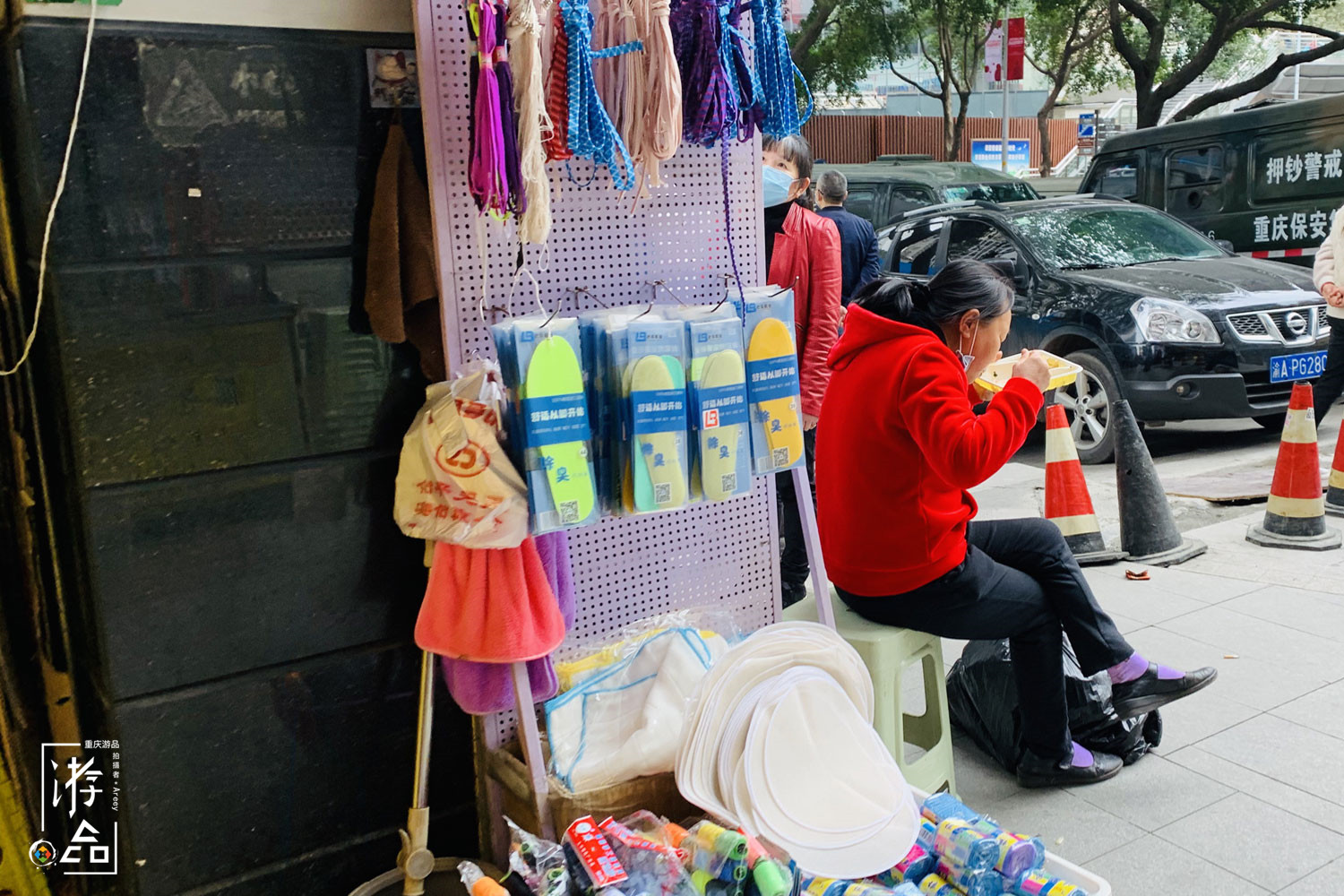 重庆朝天门万象：与时间赛跑，午餐在路上，也在汽车的后备箱里