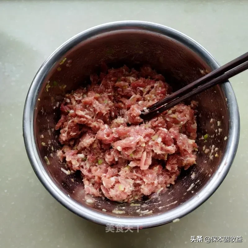千层肉饼：皮薄层多外酥里嫩，吃一次就忘不了