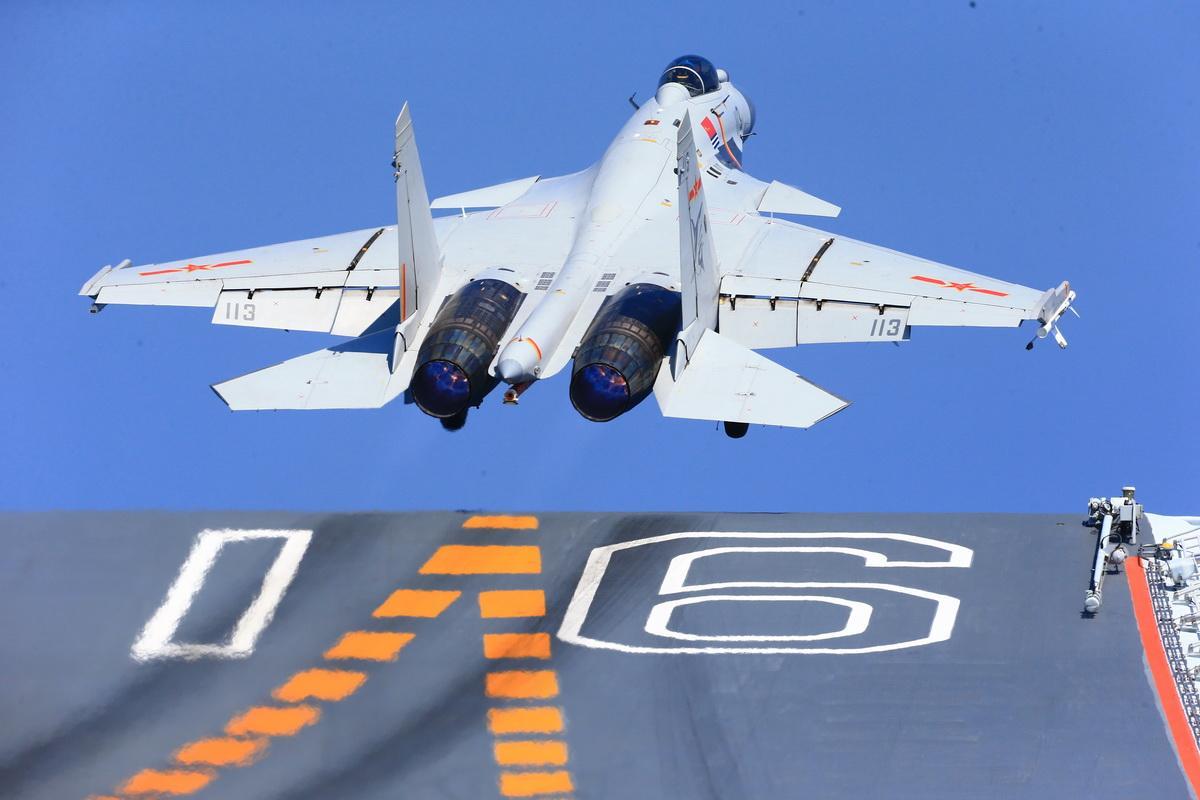 歼-31上舰，或比F-35C还厉害？中国航母和西方不同，美专家想不到