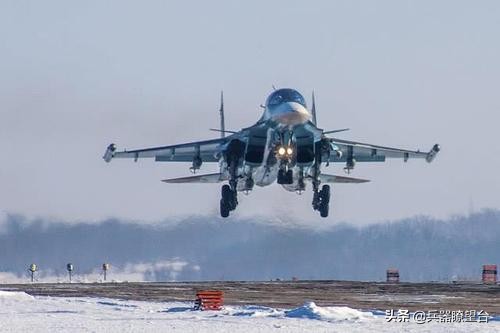 满载排水量7.1万吨，比辽宁舰还庞大，没装一枚