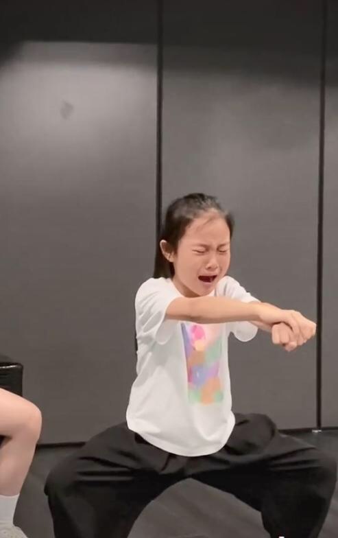 哭喊太惨的甜馨“坑惨”亲妈？李小璐面临新一波“讨伐”冤不冤？