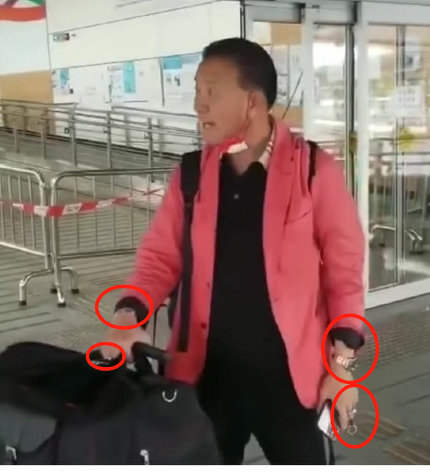 万梓良久违回港太激动！疑与海关人员起争执，两手都戴金表太吸睛