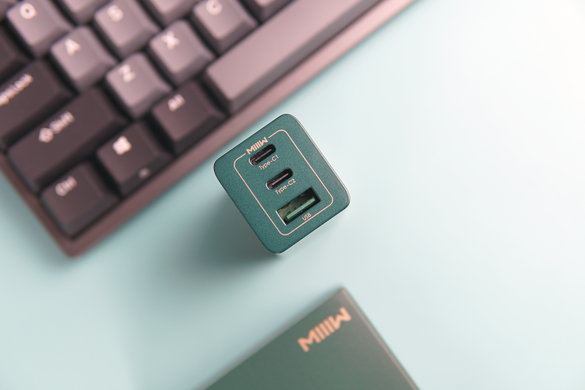 出门，一个充电器就够了——米物甄妙65W氮化镓充电器
