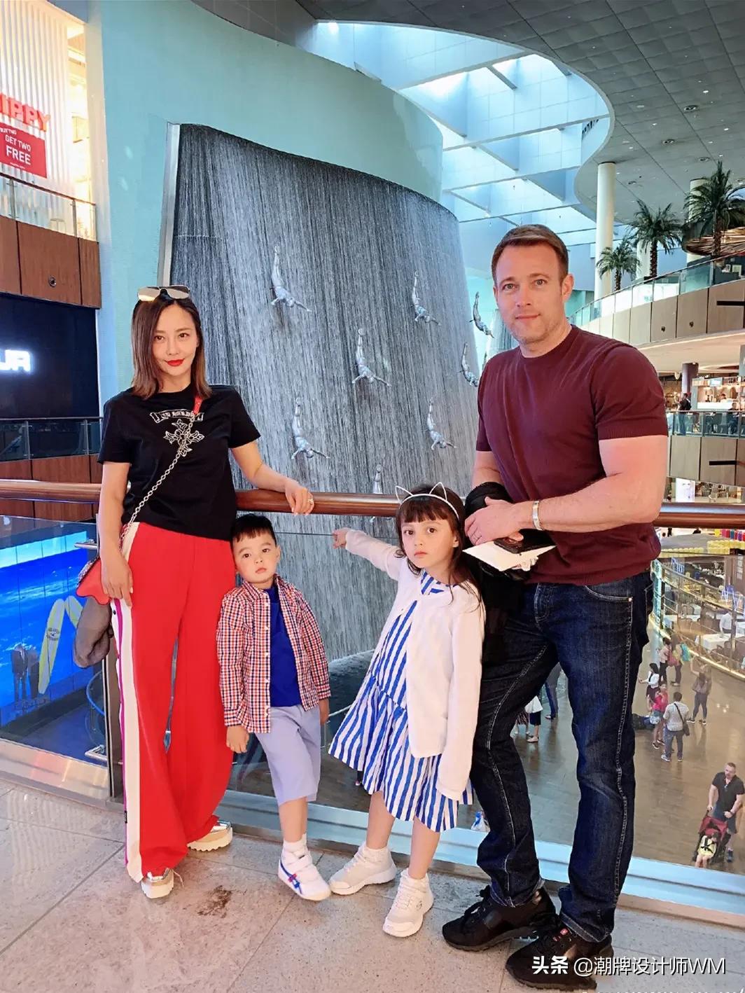 42岁马雅舒夫妻同框，穿白裙与富豪老公配一脸，混血儿女颜值逆天