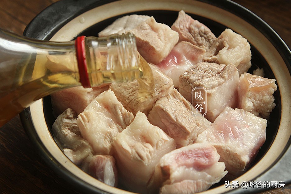 家传20年的红烧肉做法，不放水不加盐，不用炒糖色，简单更好吃