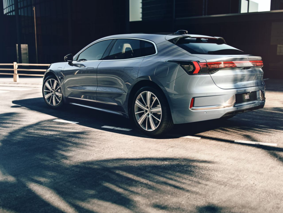 不想再说干翻特斯拉之类的，但极氪001确实有这个能力