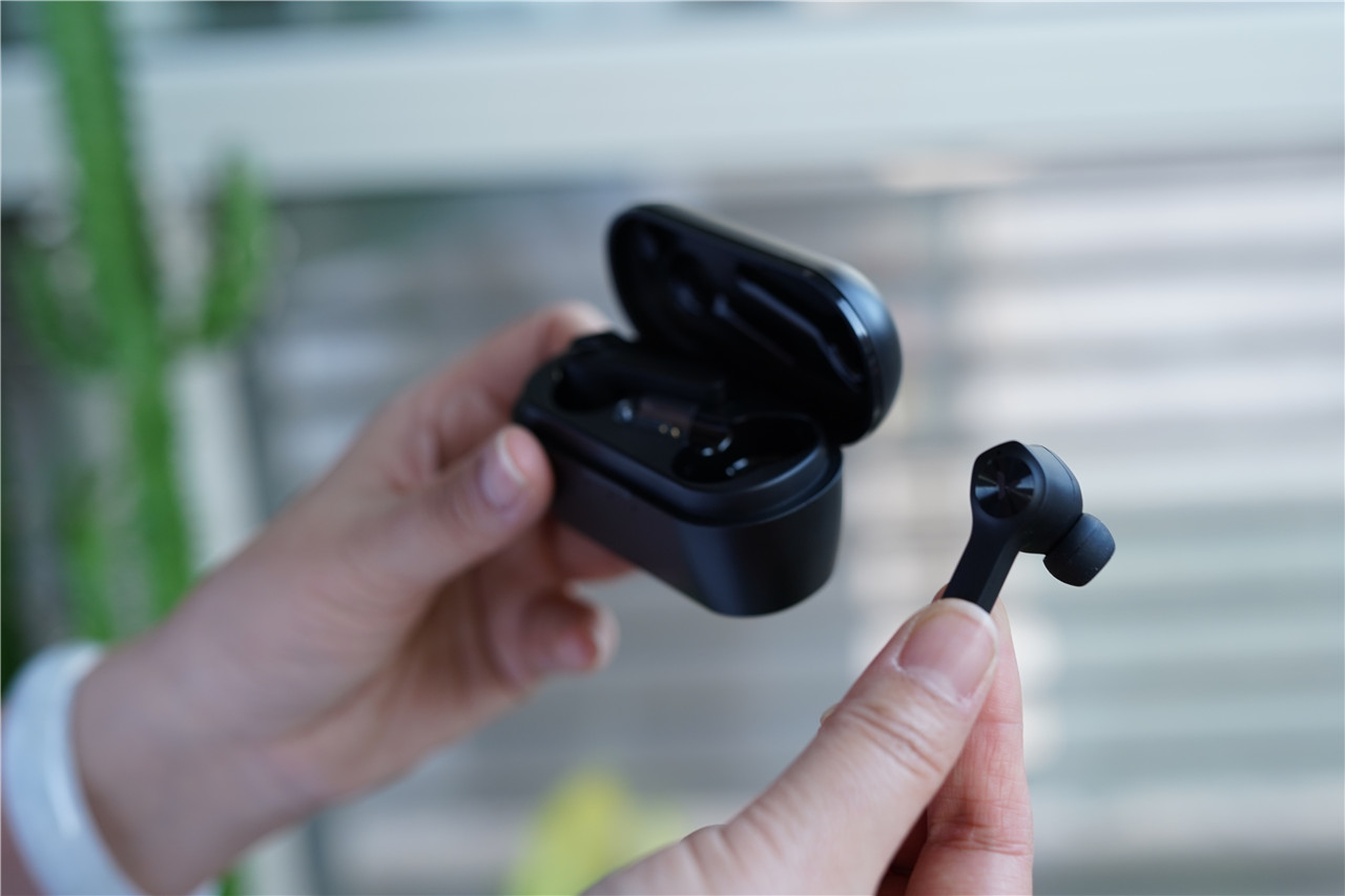 雷柏VM700蓝牙TWS背光游戏耳机光效和游戏更配哟