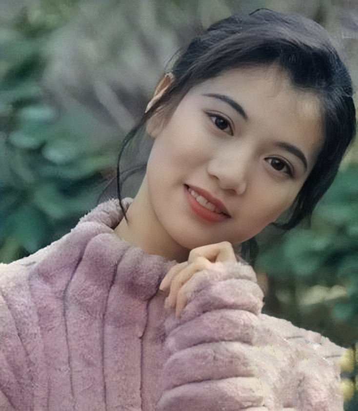 顶撞向华胜，曾被成龙封杀，张智霖却爱了她2