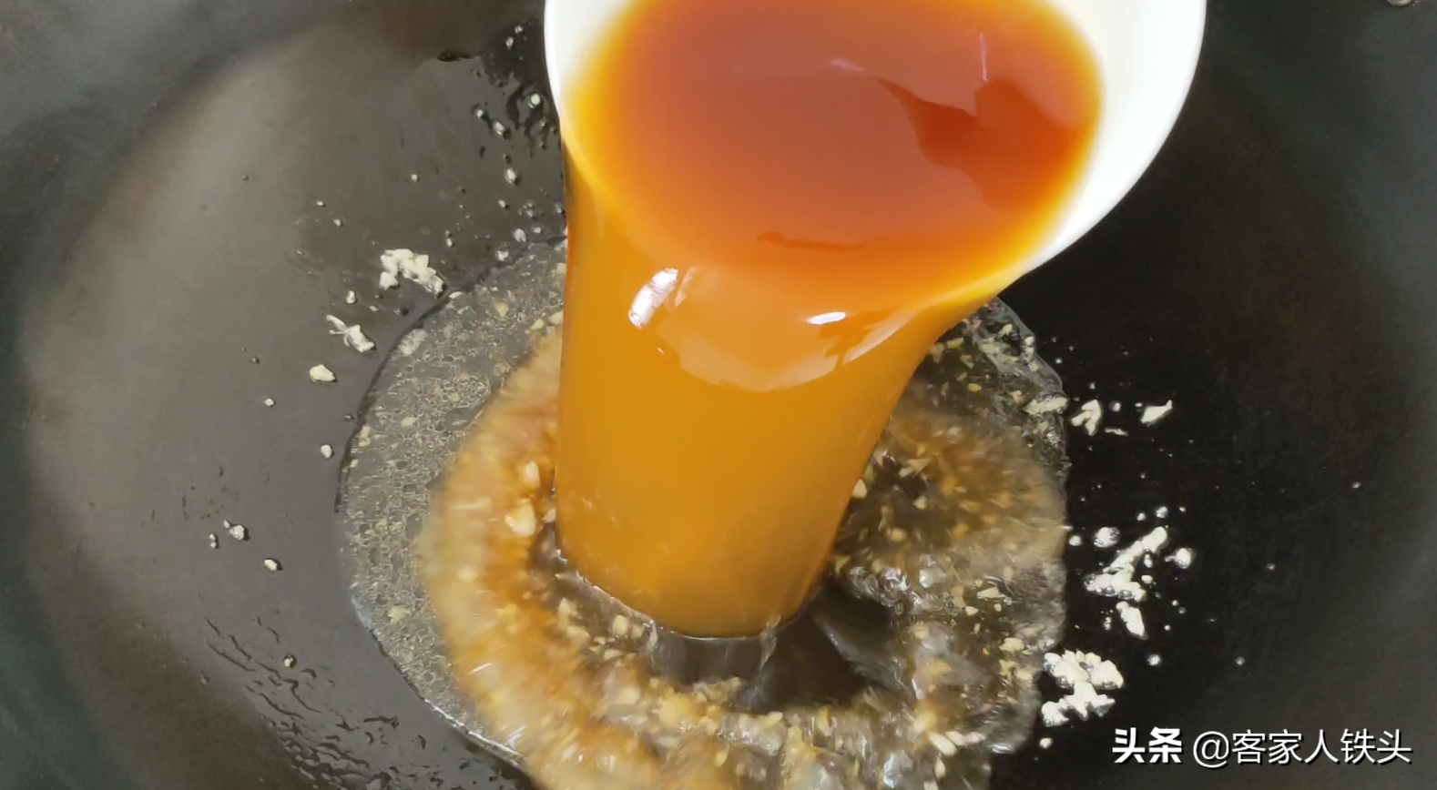 蓮藕片新鮮吃法，不油炒不煎炸，十多分鐘出鍋，爽脆好吃待客不錯