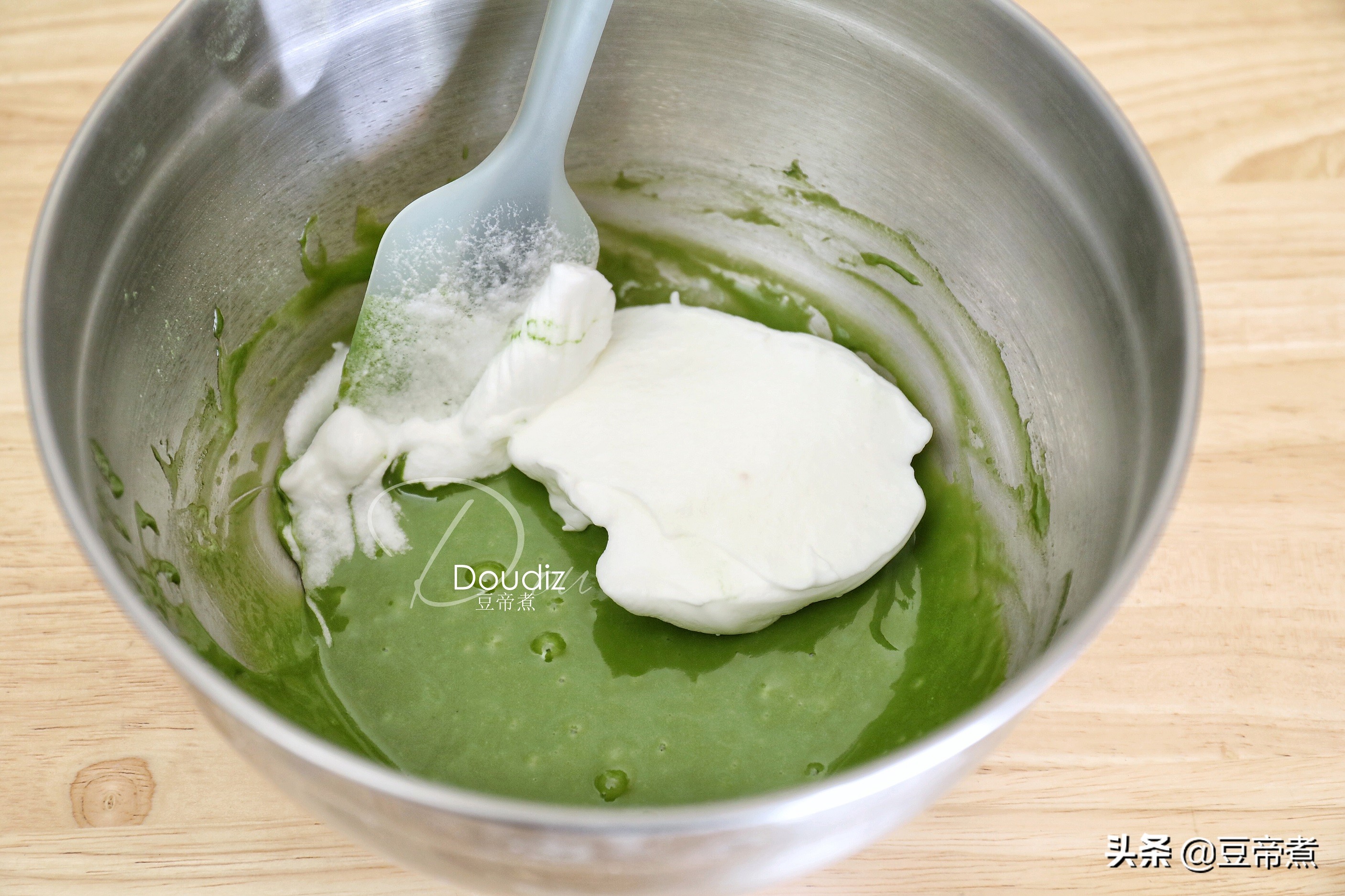 終於學會了孩子最愛吃的小蛋糕，自製衛生用料放心，實在太好吃了