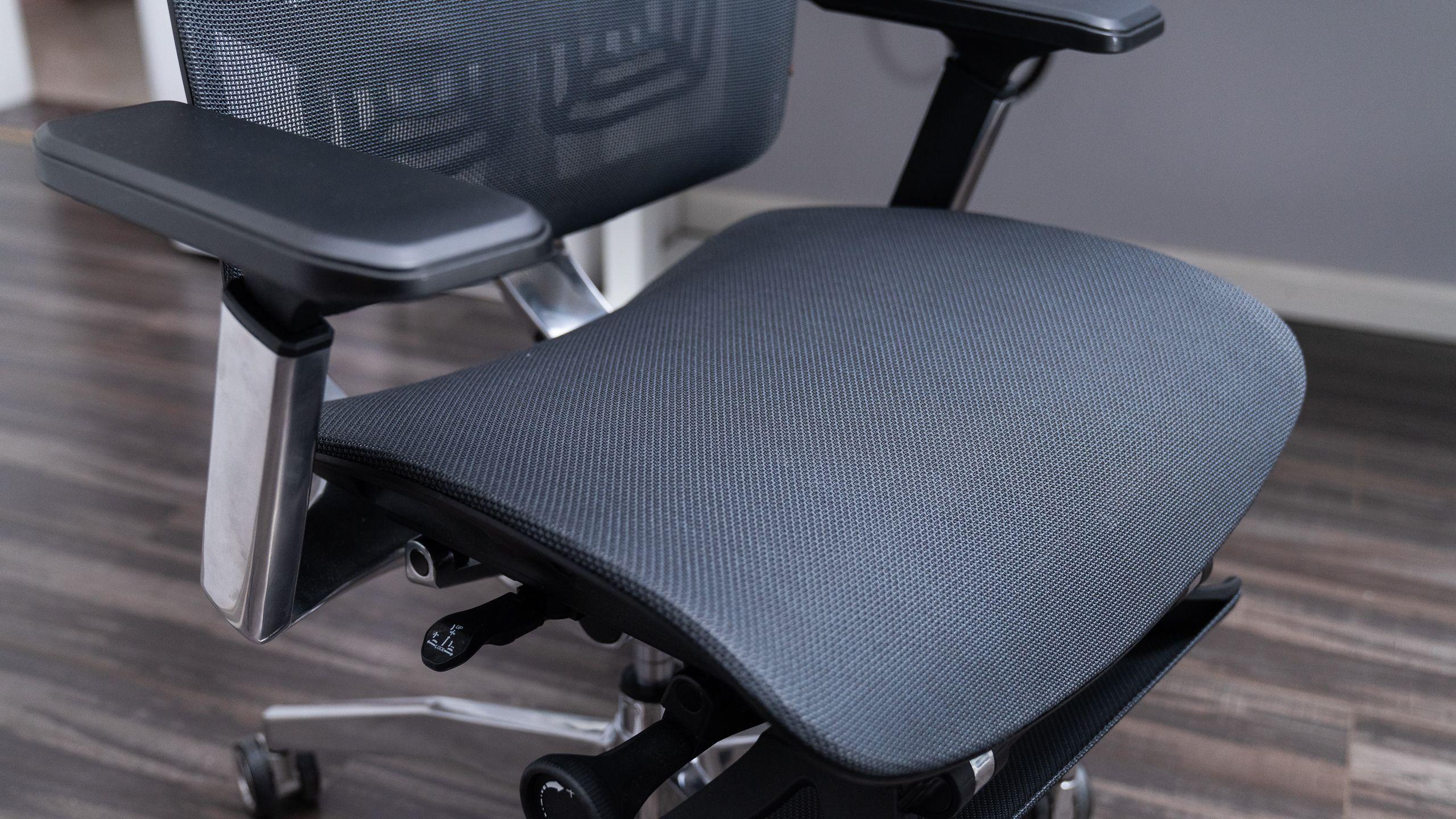 体验出色的人体工学椅该是啥样？全面精细调节，时刻为你“撑腰”