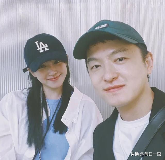 阚清子终于换长发造型了，看到她接完假发的样