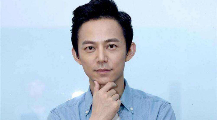 一错二怂三装，何炅发文道歉甩锅节目组，还不