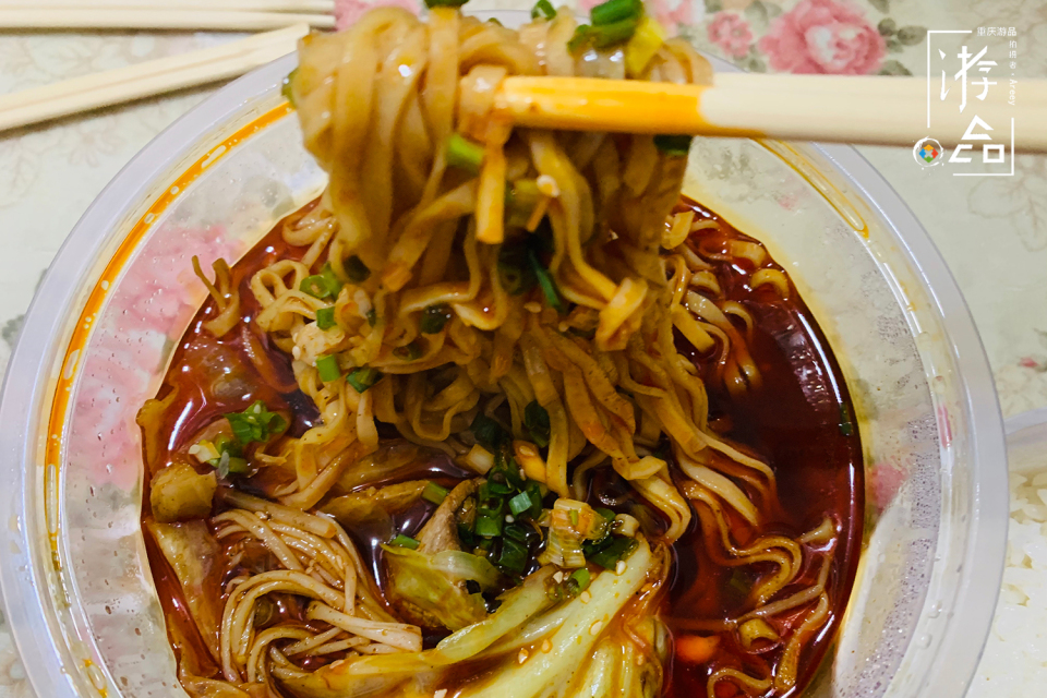 重庆49元麻辣烫测评：9荤8素，超乎想象，2个人都吃撑了