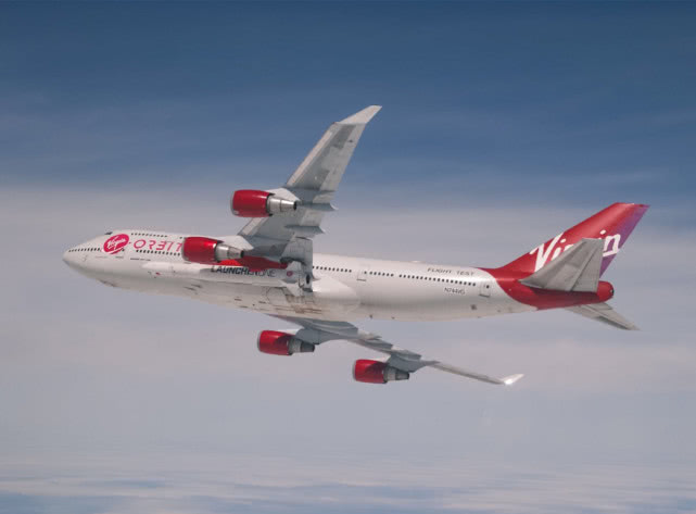 造型犹如空射弹道导弹，超级客机即将飞往关岛