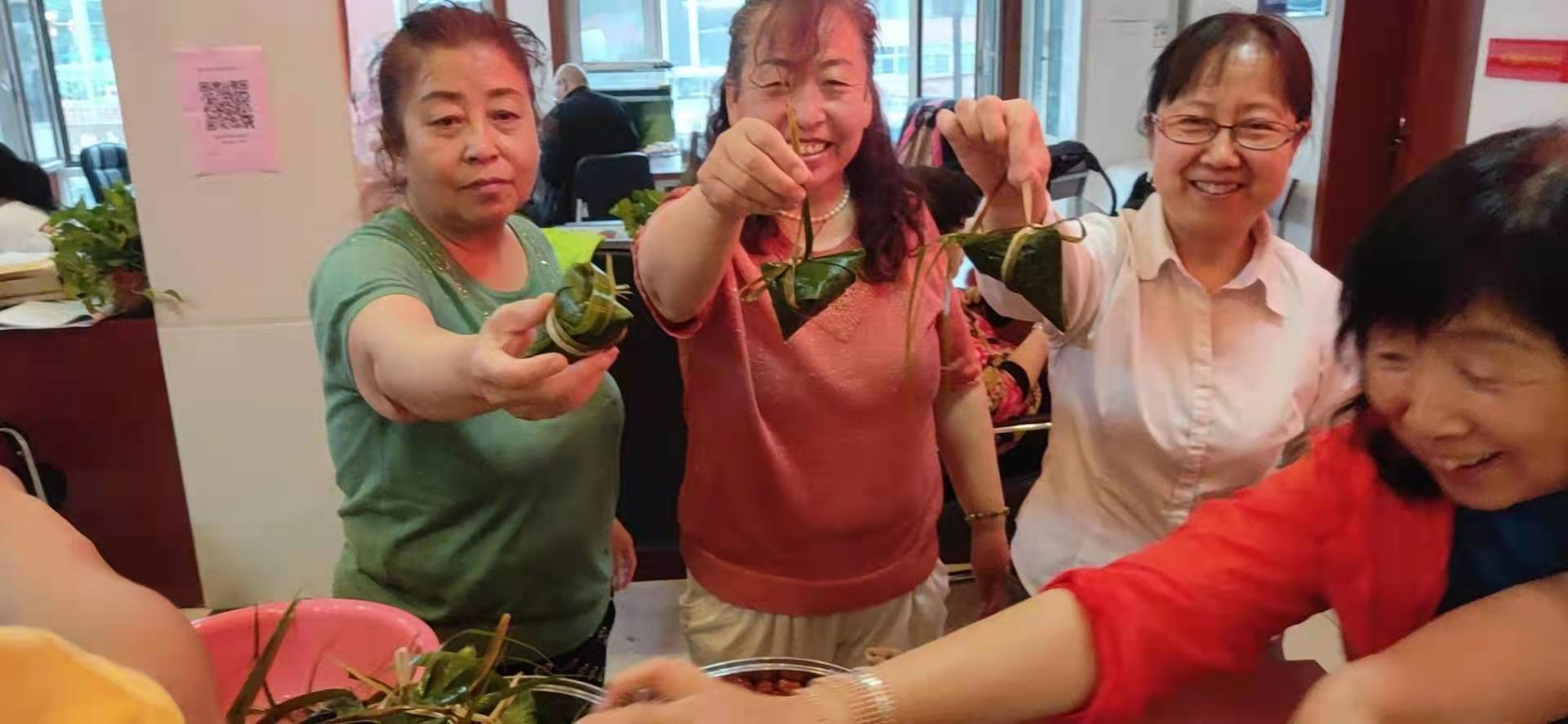 山西红十字情缘爱心志愿服务队端午节关爱老年人活动