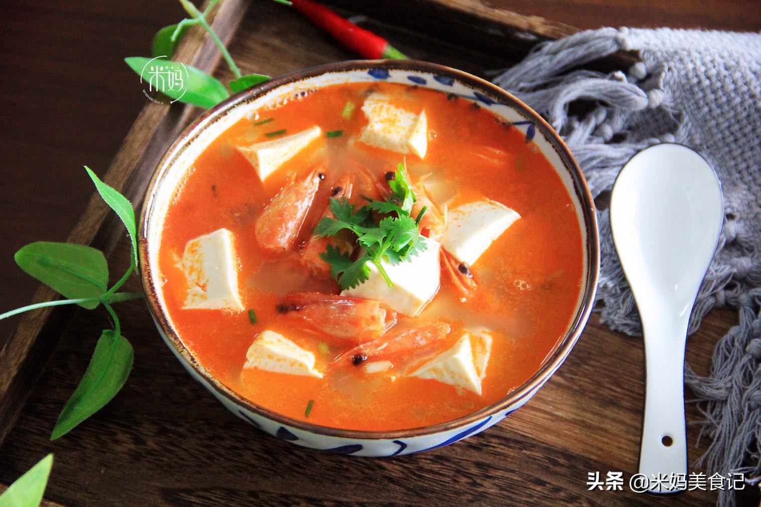 图片[1]-虾头豆腐汤做法步骤图 汤鲜味美又养胃喝过就念念不忘-起舞食谱网