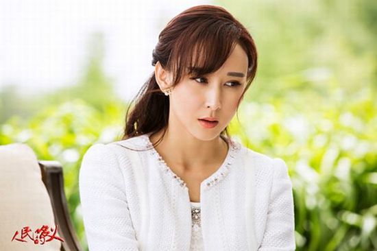 43岁胡静：身材和颜值如同少女，嫁入豪门，把老公熬成“爹”