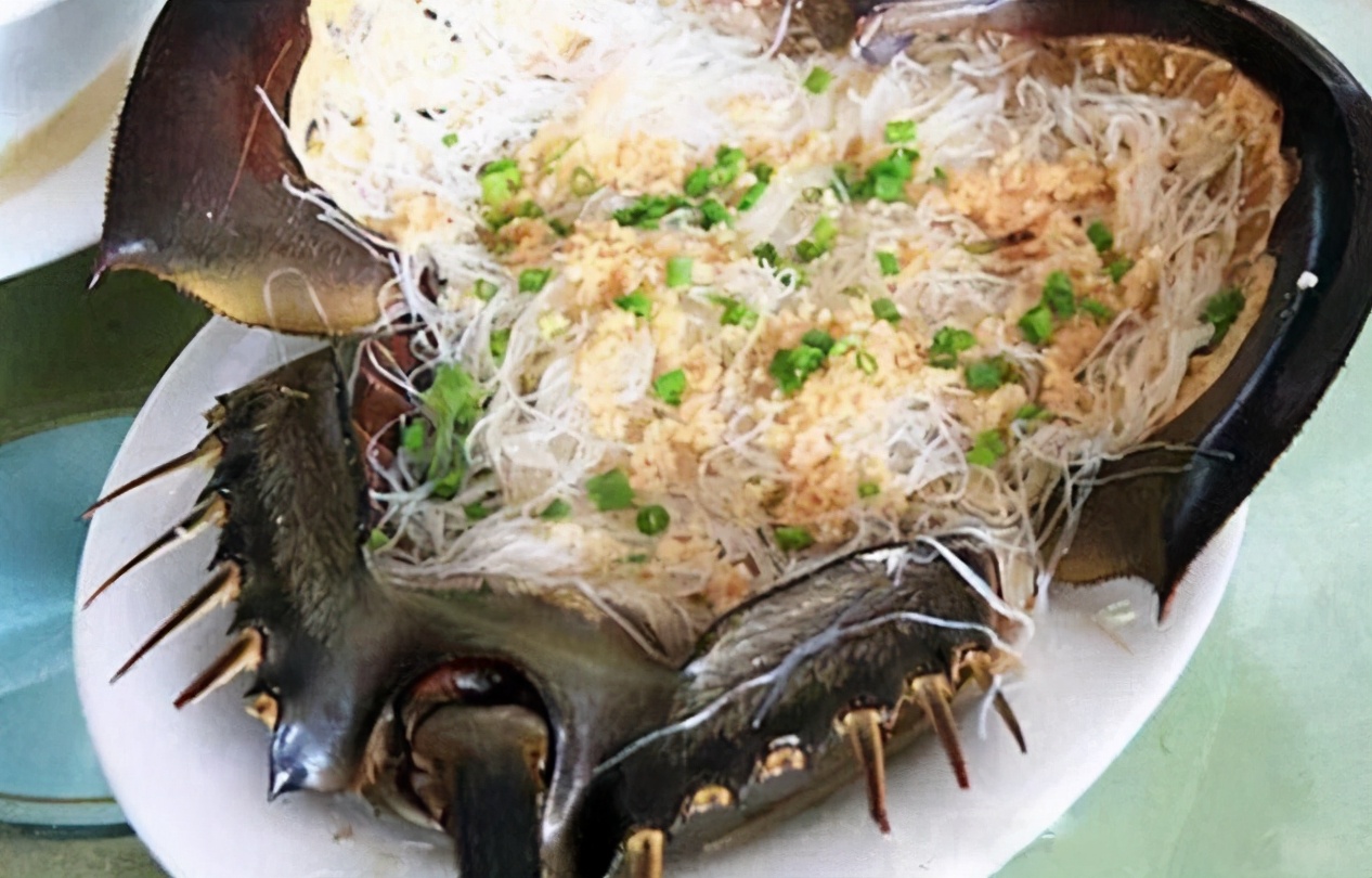 粉丝鲎肉另外,鲎的味道非常一般,腥味重,肉质柴,但即便如此,仍然有