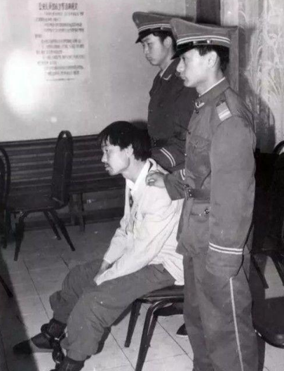 中国大案纪实：变态杀人魔程鹏，以杀人分尸为乐趣，还将受害者烹煮喂狗