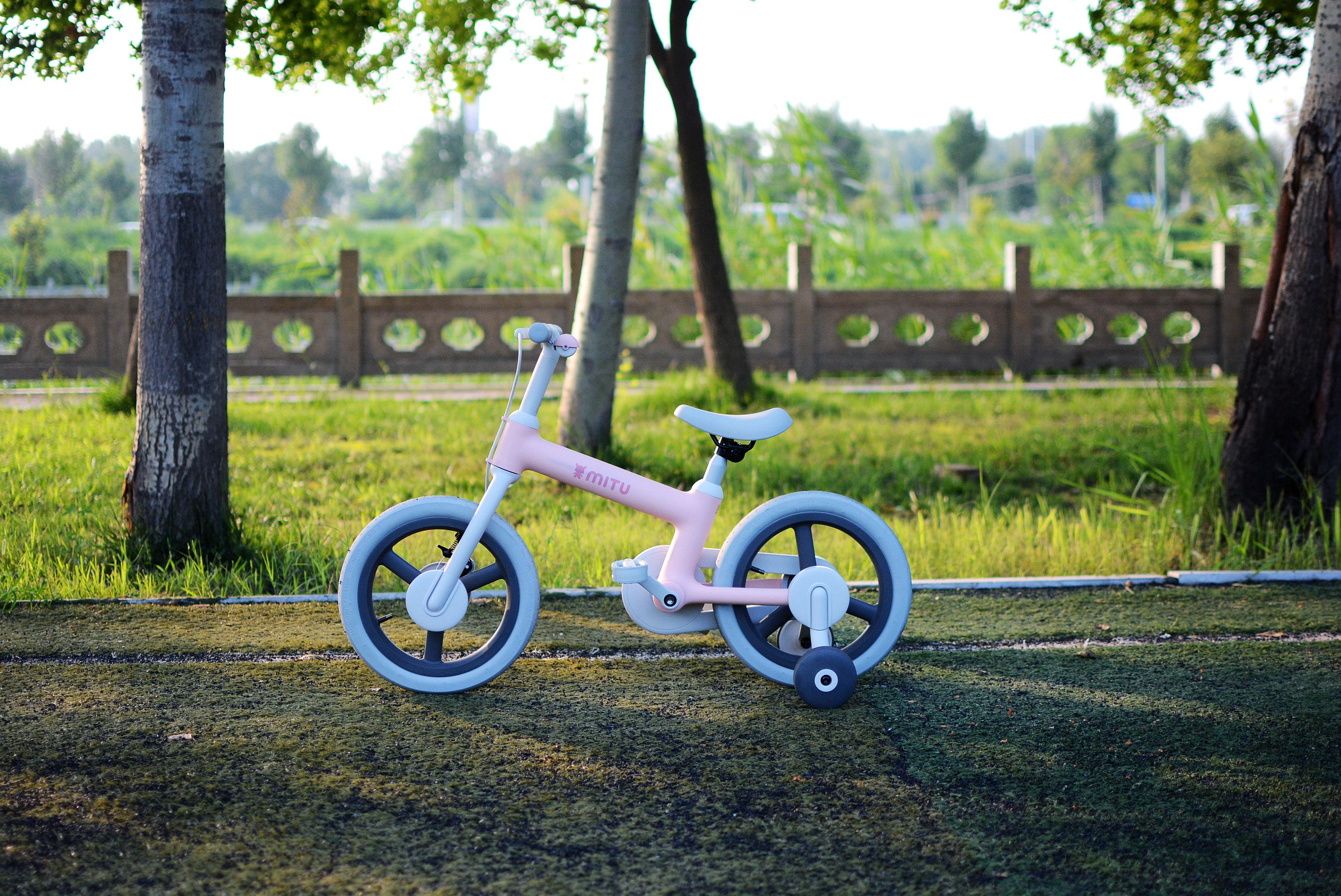 一体化车身全车无棱角：小米米兔儿童自行车体验，仿佛是未来之物