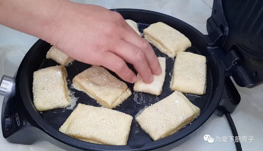 千層小糖餅做法，全程不用燙麵，鬆軟香甜又解饞，沒烤箱也能成功