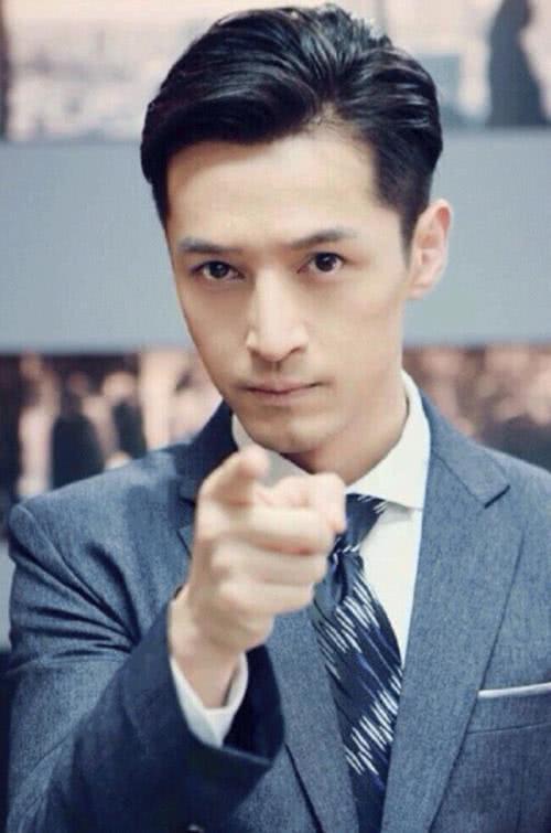 胡歌与千玺接受专访，畅谈从偶像转为演员实力