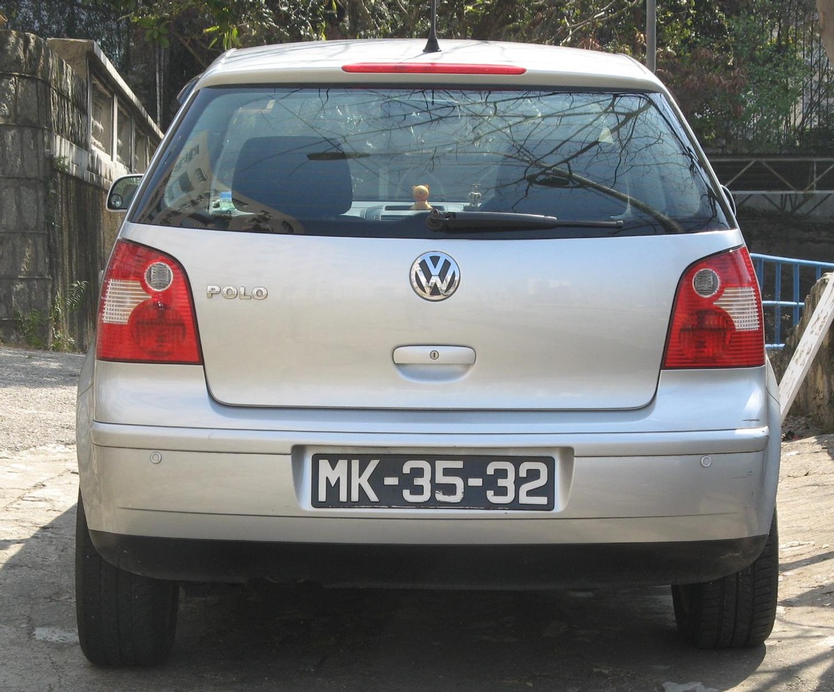 為什么一輛車掛三個(gè)不同的車牌，又分別代表什么意思？