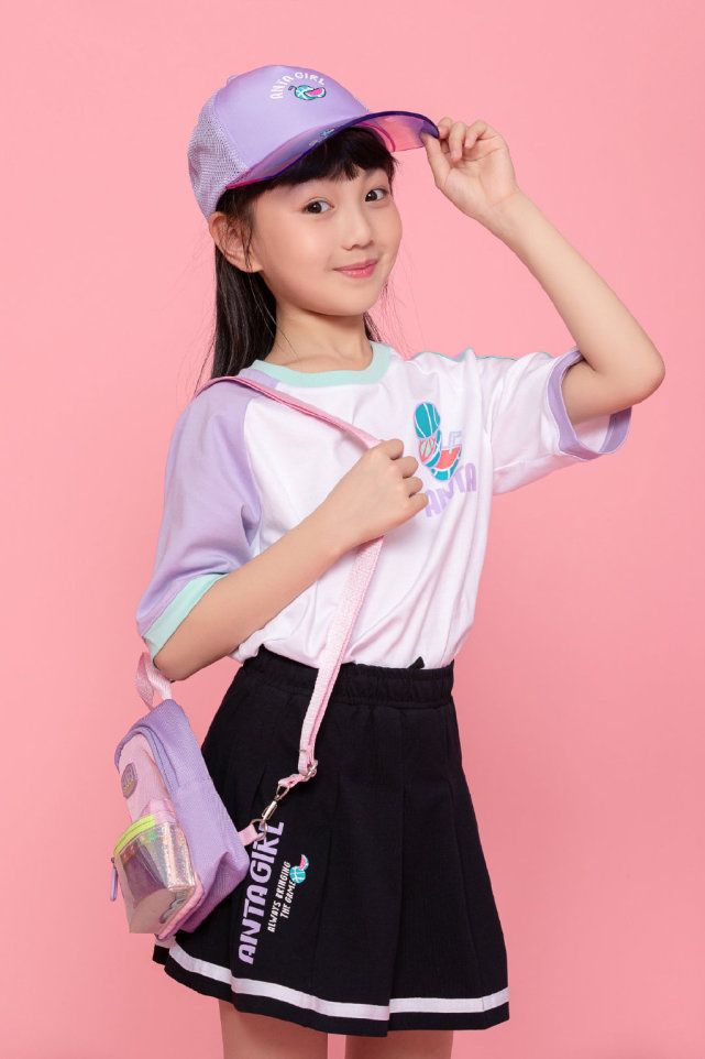 小山竹近照變化大，長高變瘦美到認不出了，打扮清新俏皮宛如仙女