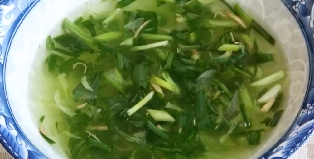 清蒸魚切記別放料酒和鹽，教你正確做法，魚肉鮮嫩多汁，不腥不老