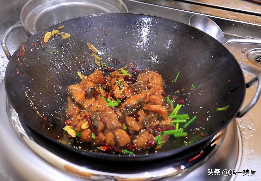 图片[9]-这才是干锅鱼的正确做法 厨师长分享做法 咸香入味 越吃越上瘾-起舞食谱网