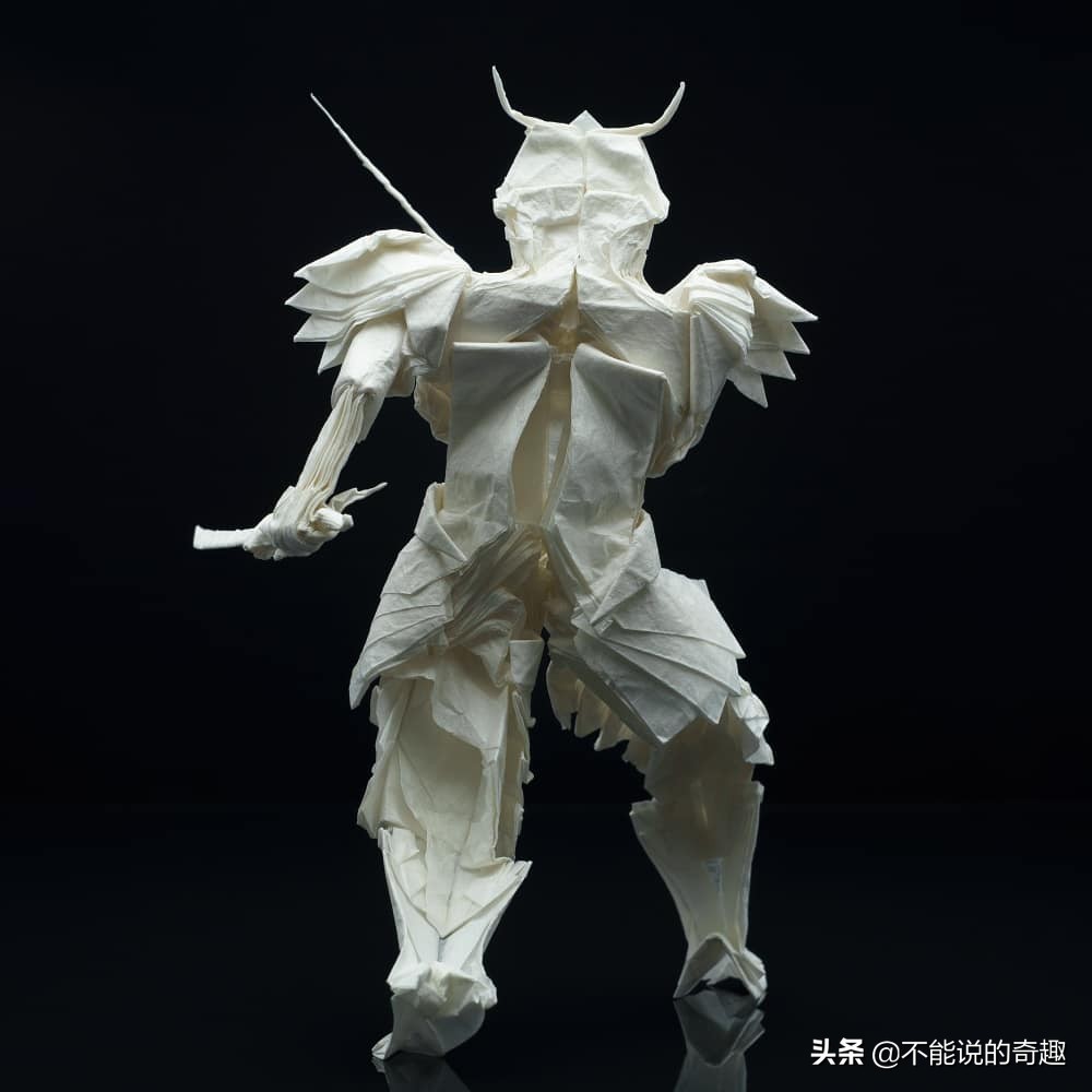 芬兰网友仅用一张纸，不加任何切割和撕裂折出逼真形象，拍案叫绝