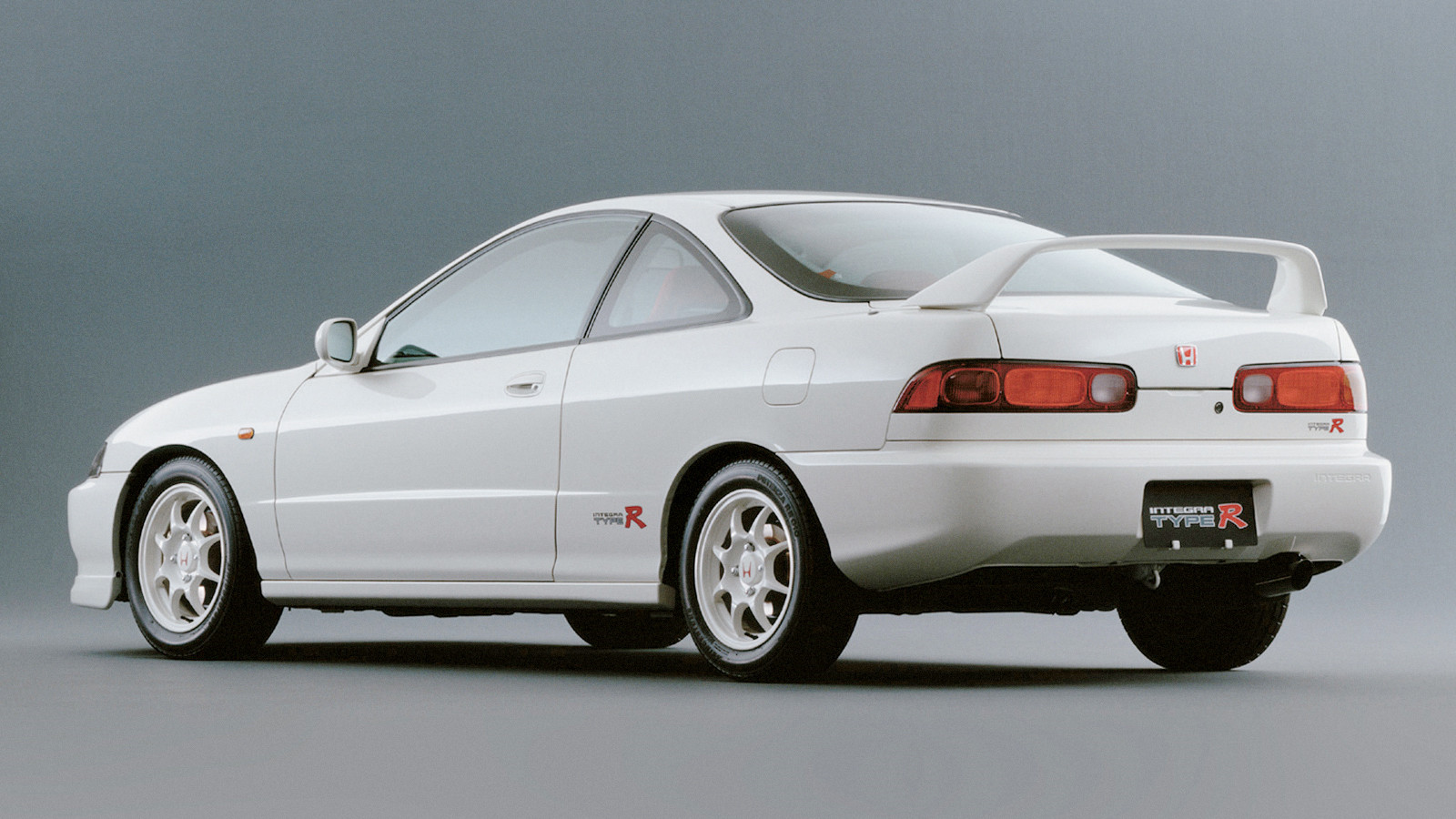 type r能够一炮而红,本田为它专门研发了一台高转版本的b18c,红线转速