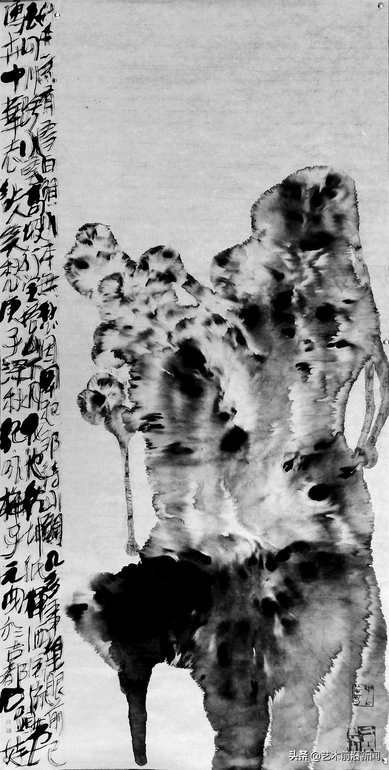 “石头娃”的水墨丹心——著名画家王小信创“水重乱柴皴”画法，彰显笔墨的力量