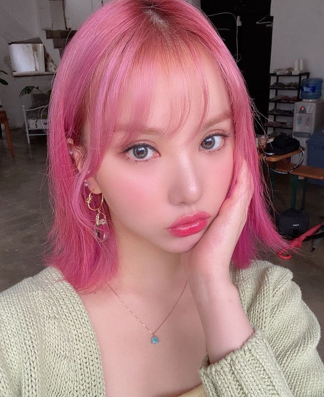 Twice 新聞 1017 神奇人脈 Twice成員sana被曝和另一愛豆成員玩密室逃脫 Idolstar