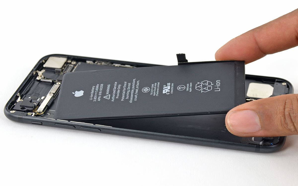 iPhone12充电发烫:第三方充电器比原装发热更严重,会损坏电池吗