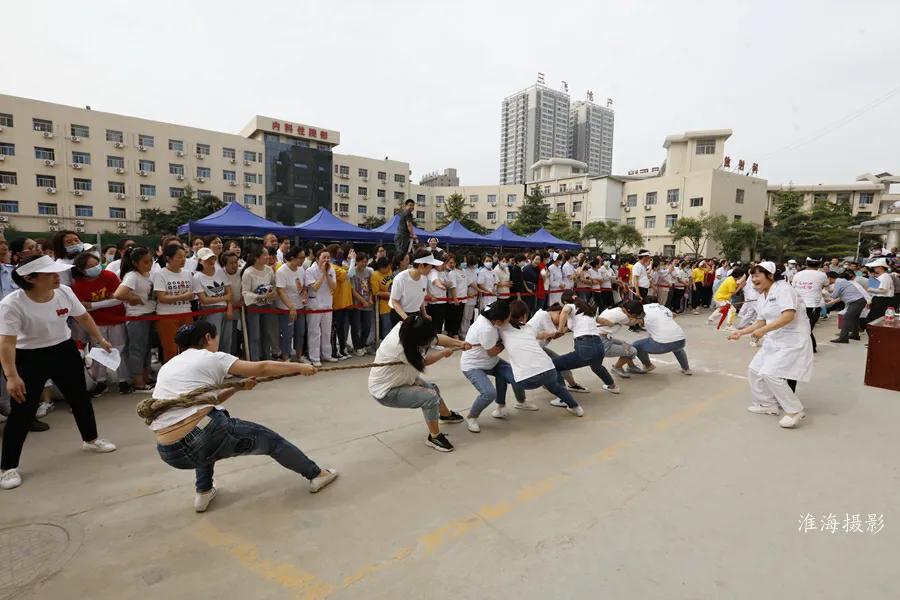 三原县医院庆祝“5.12”国际护士节拔河比赛