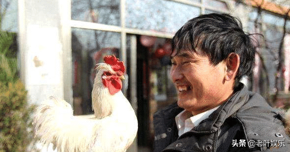 草根明星“大衣哥”忍讓9年，一次性討回，出手?jǐn)財(cái)啻迕褙?cái)路