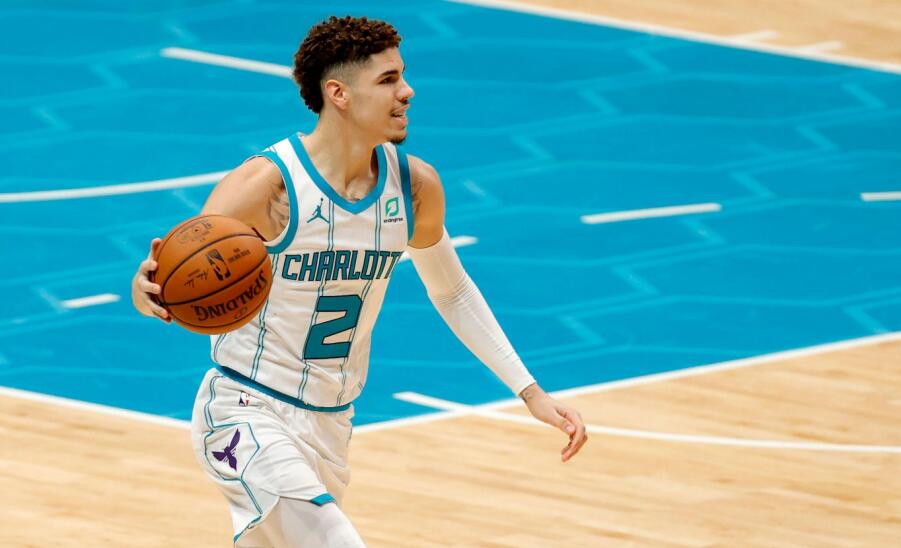 首秀衝上熱搜！球弟3個神級妙傳引爆熱議，詹皇關注他，喬丹終於選對人？-黑特籃球-NBA新聞影音圖片分享社區